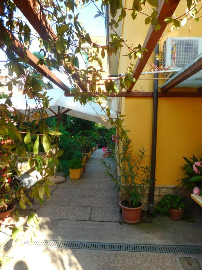 Hotel Dolores Rimini Exterior photo